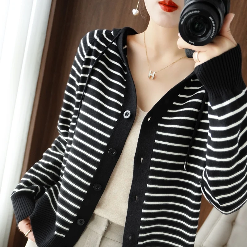 2025 الكلاسيكية شريط مقنعين الصوف سترة المرأة الحياكة الدافئة سترة فضفاضة واحدة الصدر الديكور عالية الجودة الأساسية القمم #2