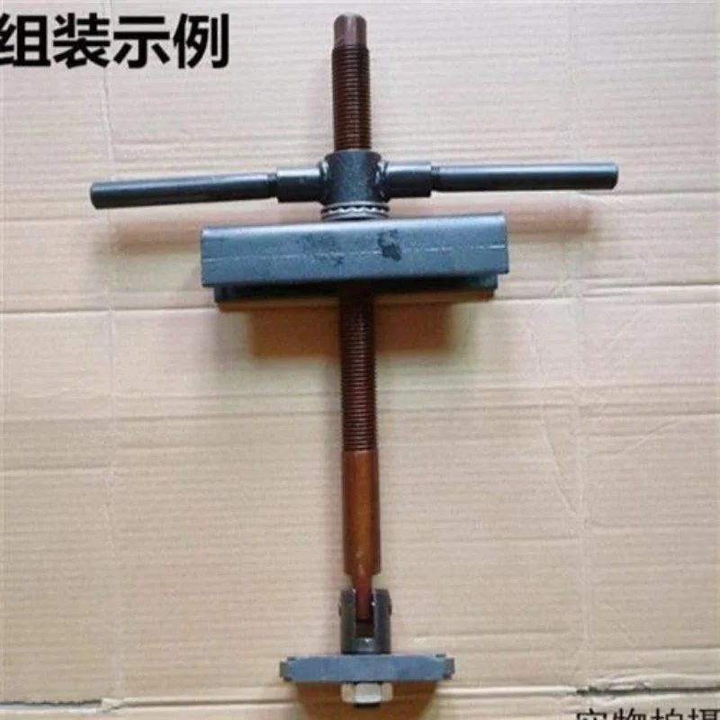 Agricultural machinery cylinder liner extractor cylinder pulling diesel engine cylinder replacement and disassembly tool