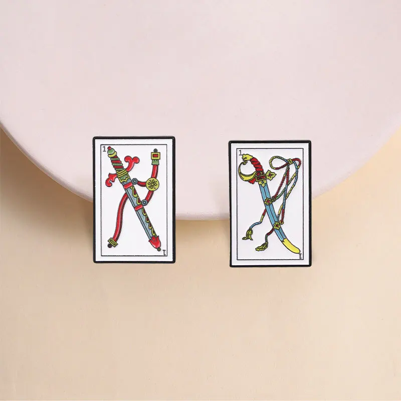 Vintage Brooches Tarot Cards Sword Patterns Metal Badges Small Accessories Wholesale Brooch Bag Pins for Caps Cap Pin Lapel Hat