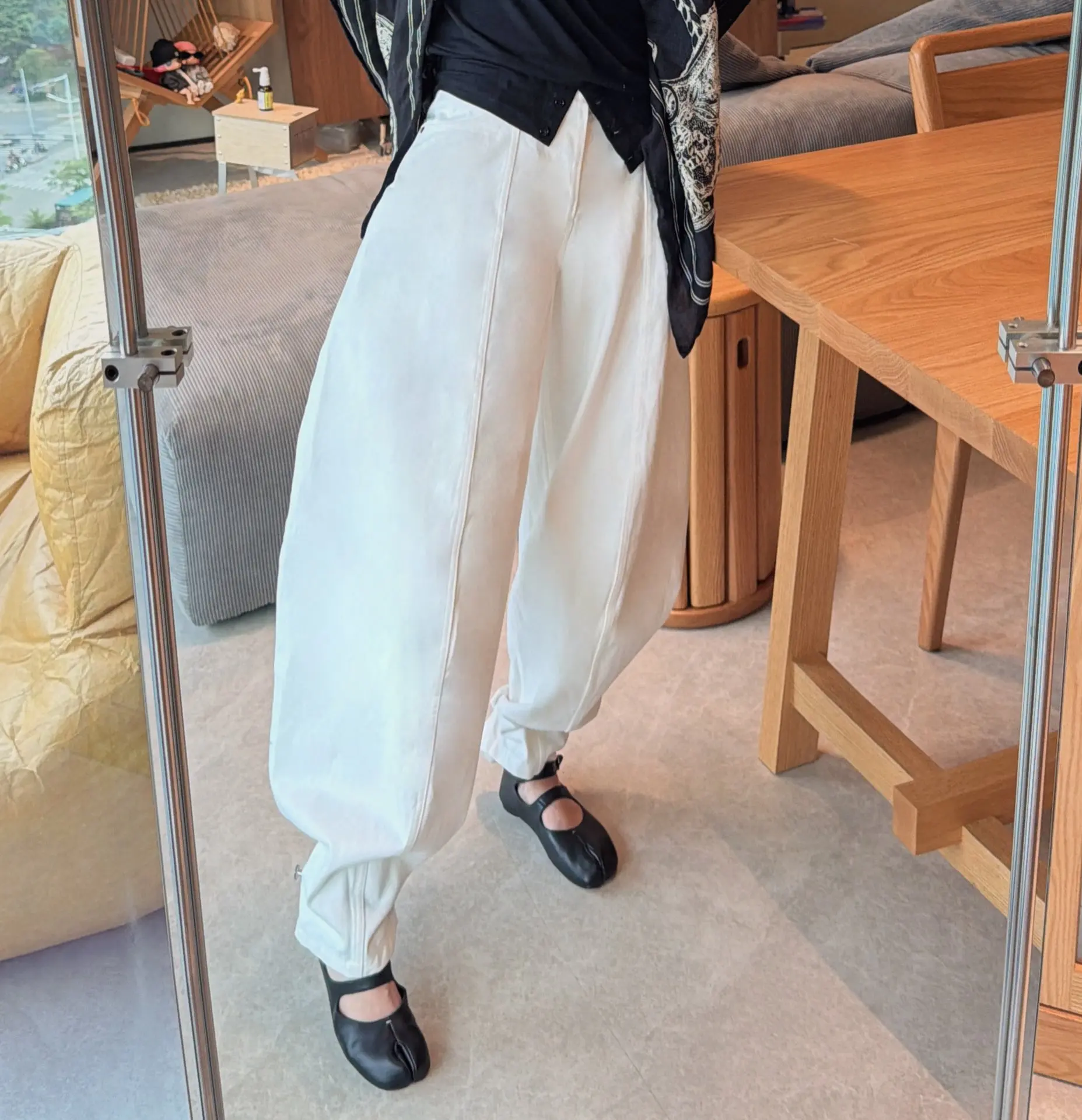 Retro Fashionable White Wide Leg Knife Tied Jeans Loose Or Cuffed Women's Casual Pants Asymmetrical Design Cotton Material