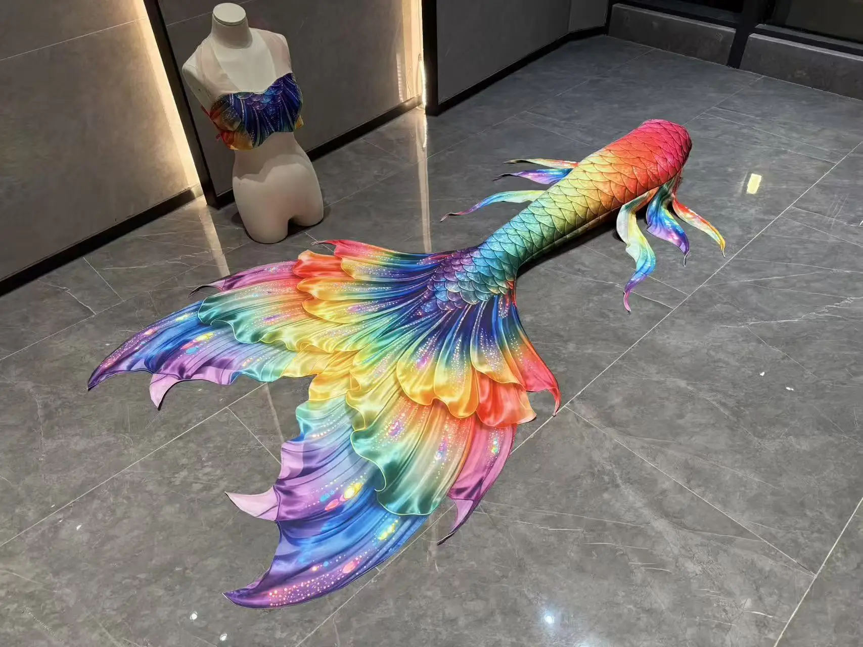

Original Design Rainbow Mermaid Tail Aquarium Diving Performance Costume Butterfly Mermaid Tail