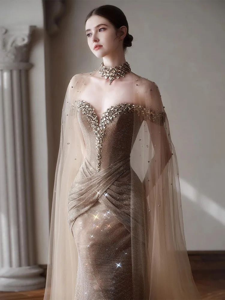 A high-end light luxury niche banquet host rework the form-fitting fashion show performance dress