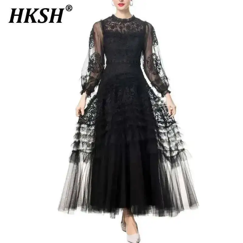 HKSH فستان نسائي أنيق برقبة دائرية وأكمام طويلة وكشكشة شبكية مطوي الخصر فساتين طويلة ربيع 2025 أنثى جديدة HK4081