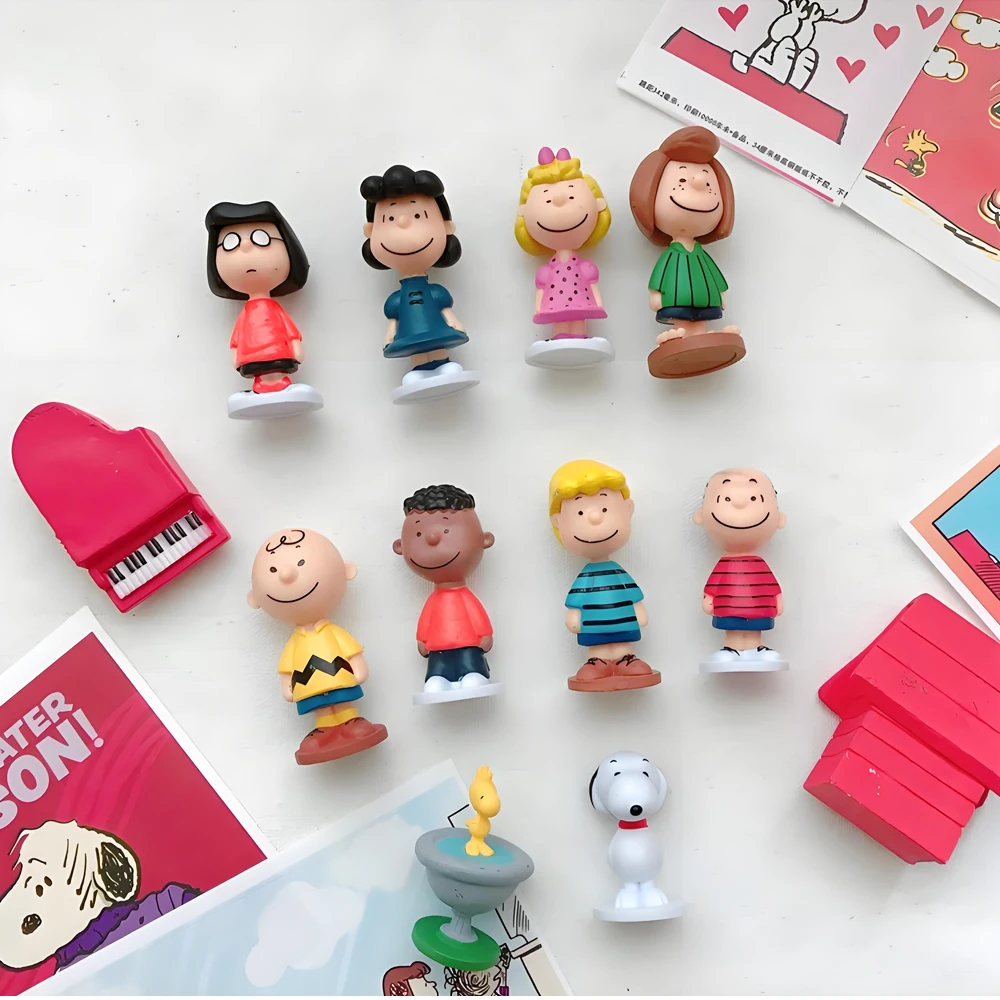 12pcs Cartoon Peanuts Snoopy Charlie Sally Woodstock Kawaii Anime Mini Figure Model Toys Cake Decoration Collection Gift