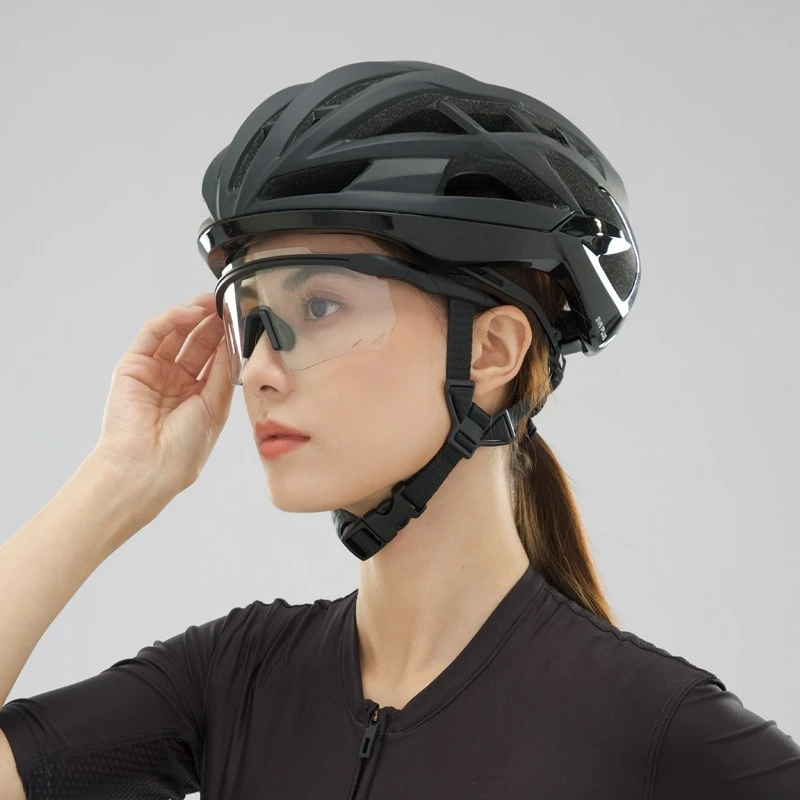 نظارات ركوب شفافة متغيرة الألوان ومضادة للضباب ومضادة للرياح ليلاً ونهارًا ودراجات الطرق للرجال والنساء