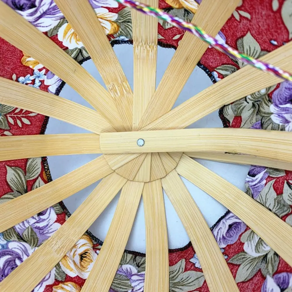 หมวกทรงพัดพับได้สำหรับผู้หญิงเดินทางชายหาดแบบพกพาได้ผ้าไหมไม้ไผ่ปีกกว้างพับได้ป้องกันแสงแดดทนทาน