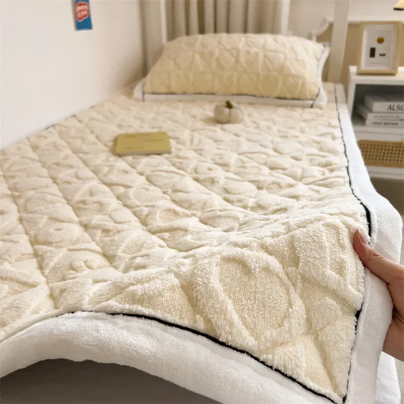 Winter Warm Velvet Mattress Toppers Student Dormitory Thickened Bed Sheet Home Thin Tatami Floor Bed Mat Non-slip Mattress Cover