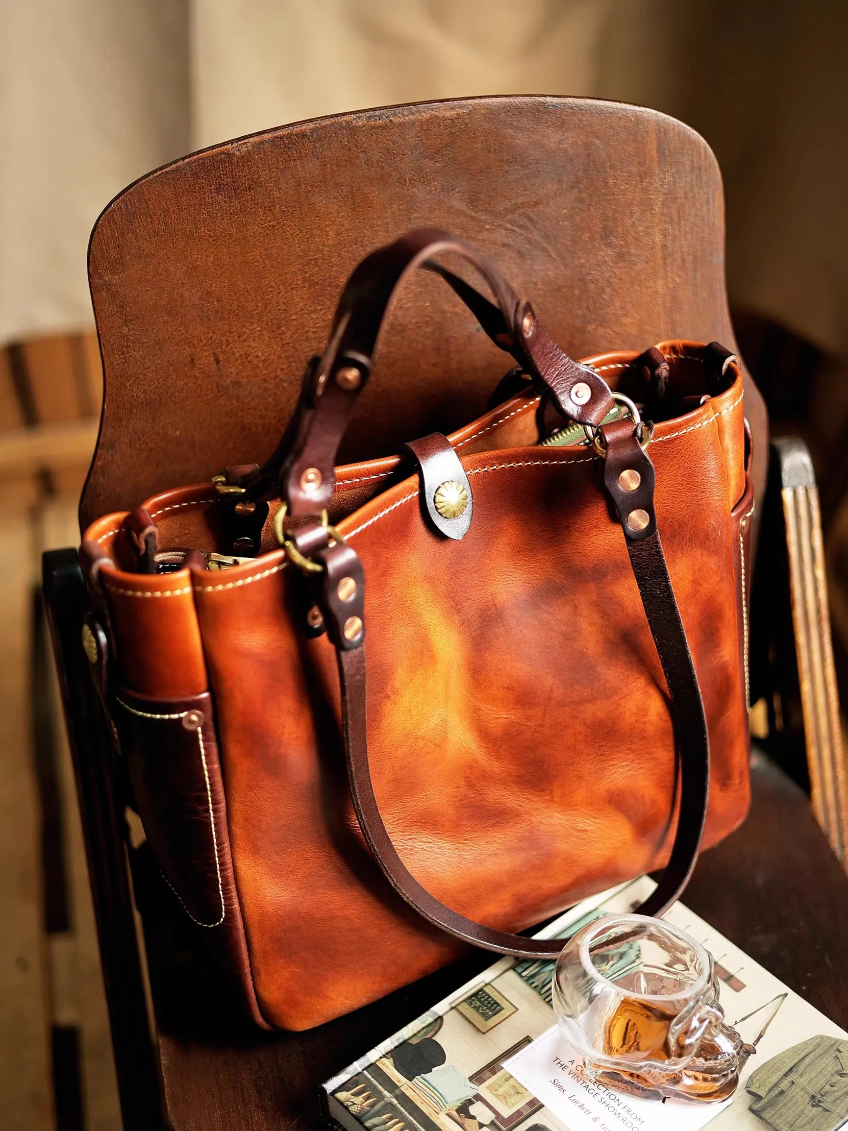 PNDME american vintage handmade heavy cow leather men's tote bag outdoor commuting large-capacity genuine leather handbag