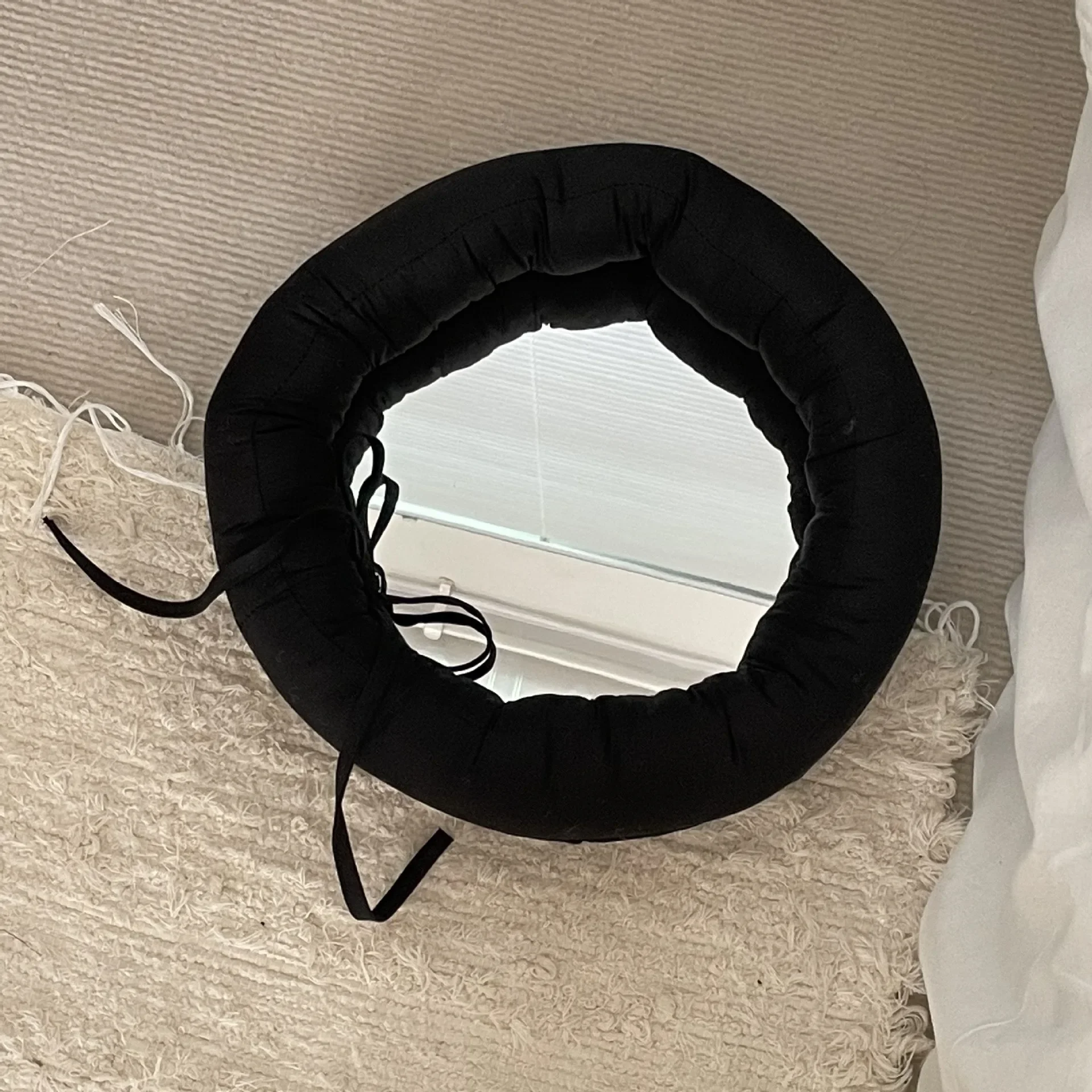 

Round Cotton Makeup Mirrow Bathroom Korean Wall Hanging Mirror Home Bedroom Bathroom Irregular Makeup Mirror Decorative