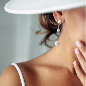 Anting-Anting Asimetris Elegan Baru Mutiara Air Tawar Metalik Anting-Anting Pejantan Panjang Berlebihan Hadiah Perhiasan Pesta Wanita dan Anak Perempuan 10 mutiara air tawar dengan penjualan terbaik - №