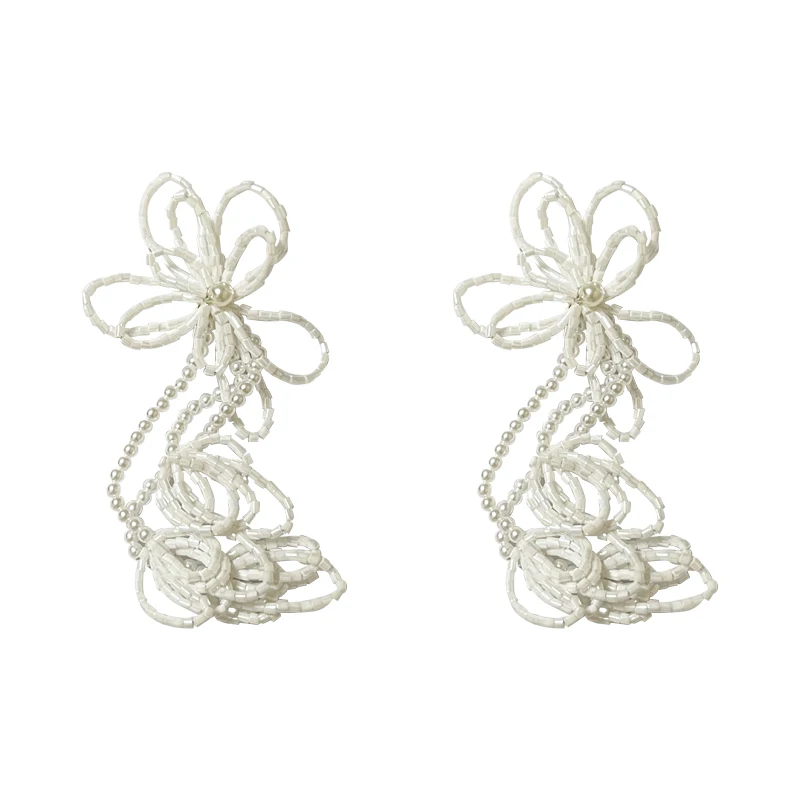 

Французские нежные белые серьги с бисером и преувеличенным ветром, легкие роскошные серьги премиум-класса