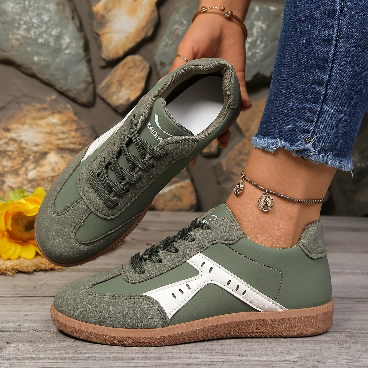 Women's Contrast Color Flat Sneakers Soft Sole Lace-Up Walking Shoes Lightweight Comfortable Low-Top Fashion Footwear