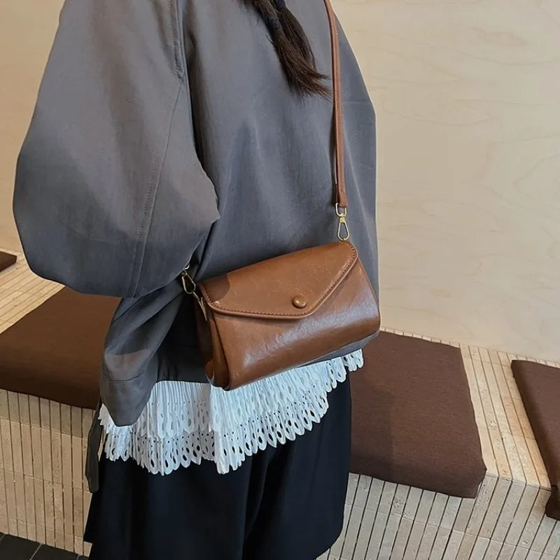 

Luxury Designer Diaper Bag For Ladies Elegant Leather Tote Large Capacity Stylish Crossbody Messenger Bag Outstanding