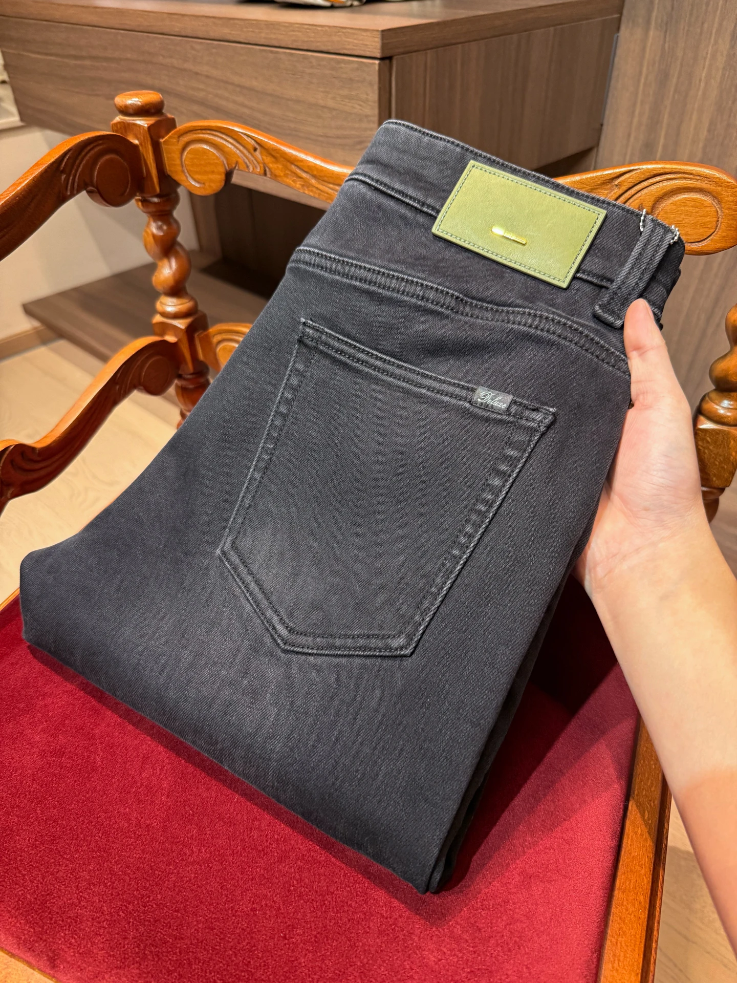 

Thiened Fce Lined Зимние устойчивые теплые высококачественные эластичные хлопковые мужские узкие прямые джинсы со средней талией на молнии...