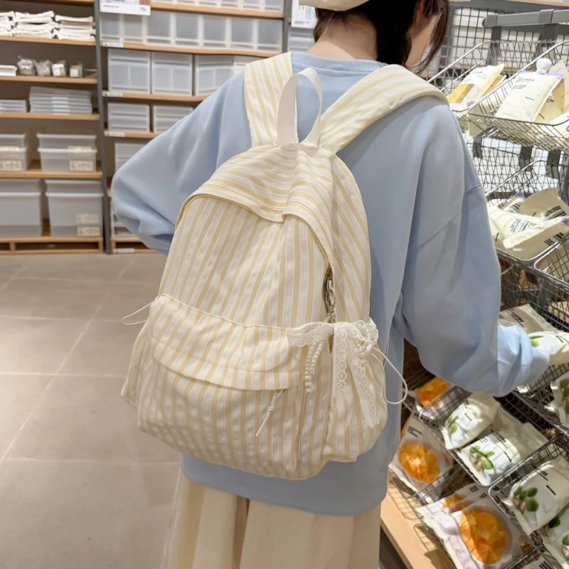Stylish Striped Backpack Cute Stripe Print Daypack with Pendant Lightweight Knapsack Commute Backpack for Girls Back-to-school