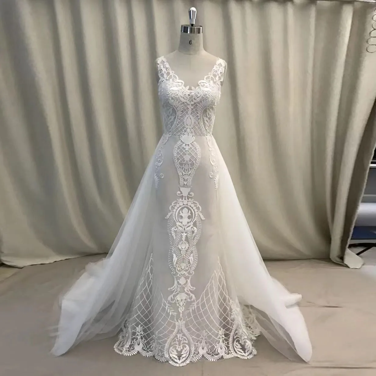 Gorgeous Mermaid Lace Wedding Dresses 2022 V Neck Sleeveless Appliques Bridal Gowns With Detachable Train  Robe Mariage