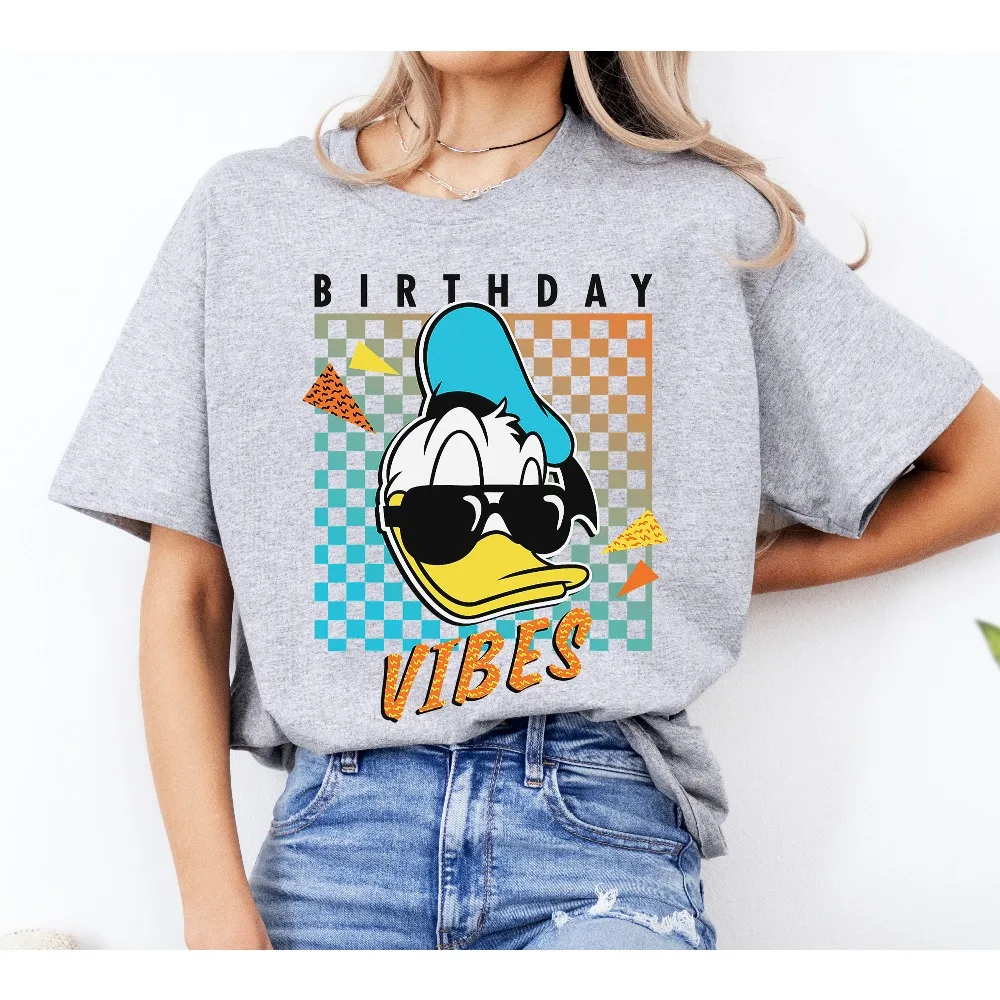 قميص ديزني دونالد داك لعيد الميلاد 80s، قميص صورة دونالد داك، ميكي والأصدقاء، موضوع عيد الميلاد، عائلة ديزني لاند