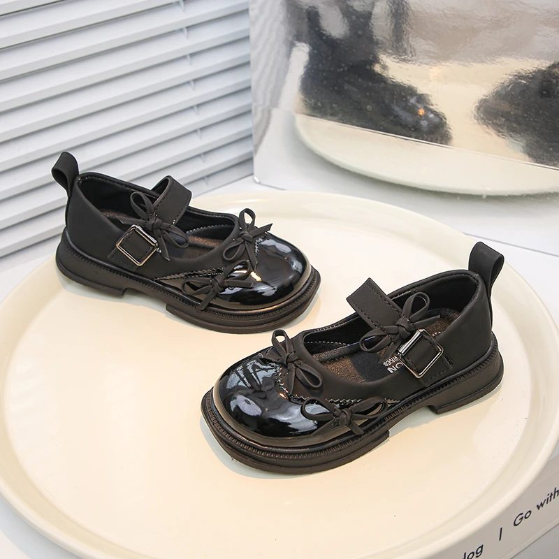 ニューキッズメリージェーンシューズカジュアル多用途ガールズファッションプリンセスレザーシューズちょう結び甘い子供用フラットノンスリップシューズ