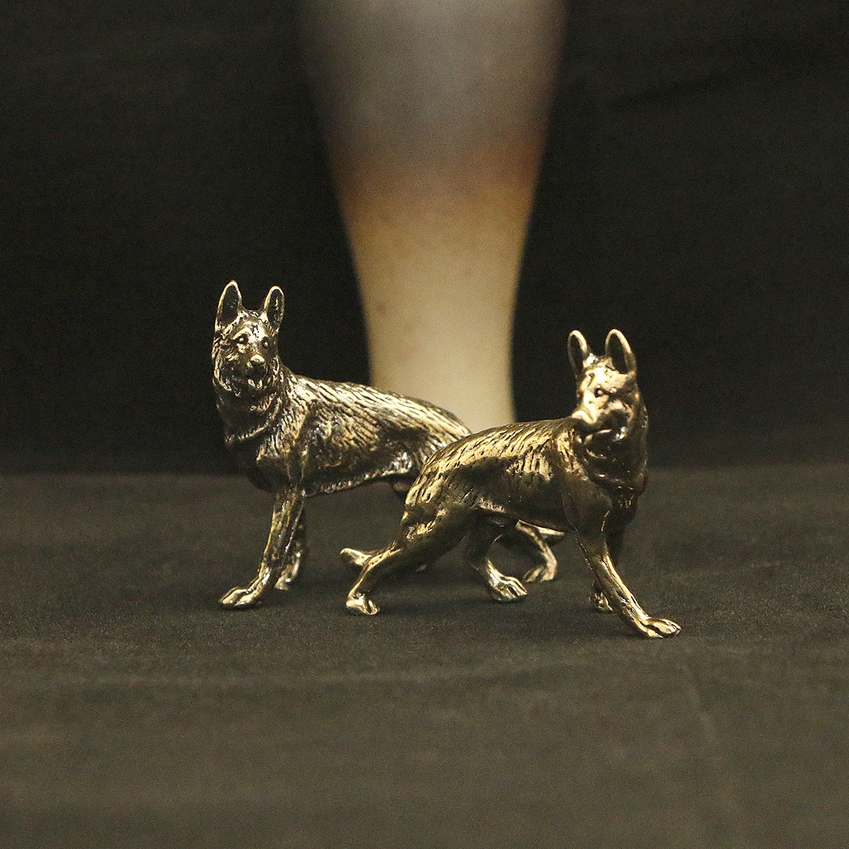 2pcs brass wolf dog ornaments for prosperity and wealth, zodiac dog desktop decoration ornaments, handicrafts, retro copperware
