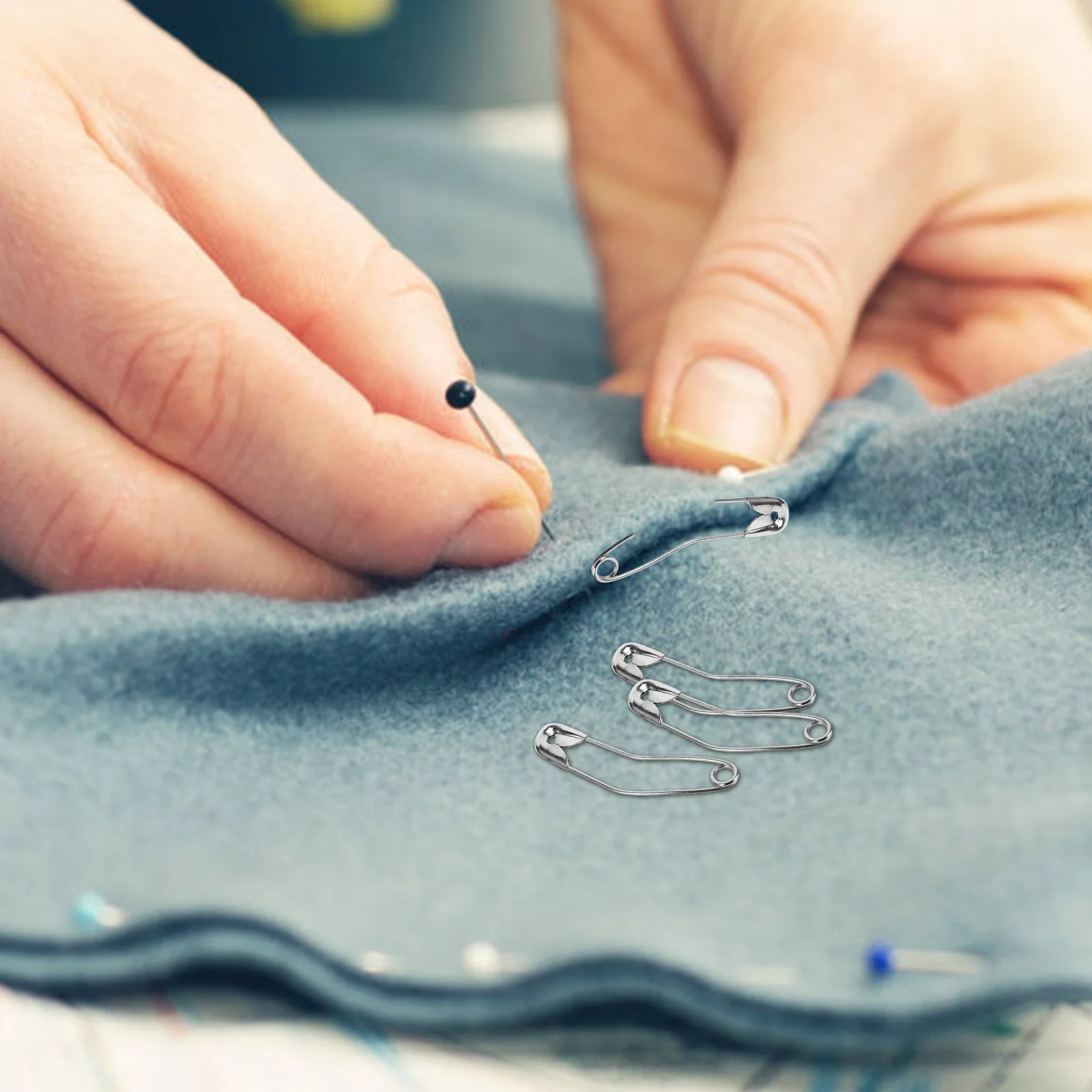 

200Pcs Stainless Steel Curved Safety Pins Heavy Duty Reusable for Sewing Crafts Corsage Brooch Backs Fabric Fastening Tool