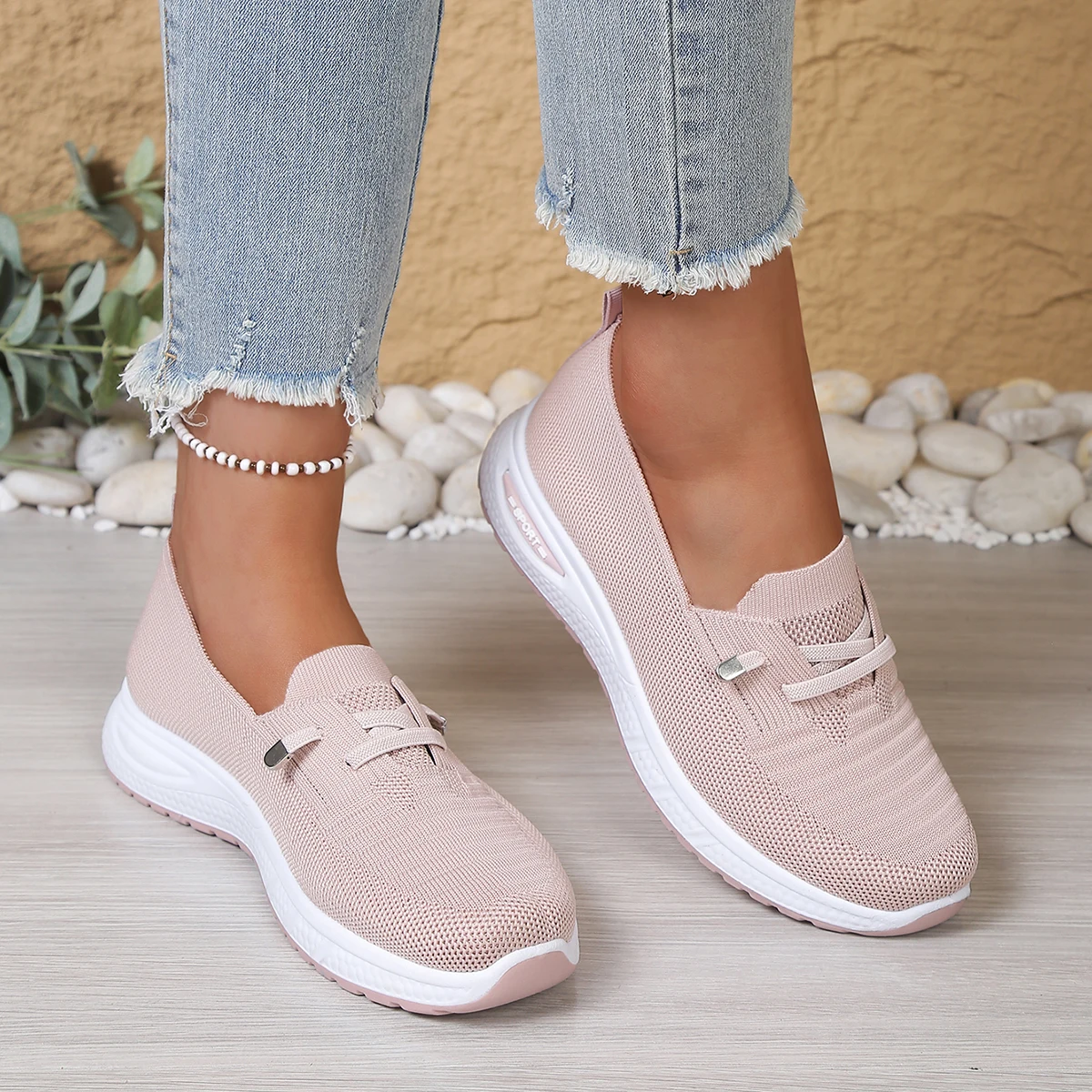 2026 Spring/Summer New Style Mesh Shoes, casual and fashionable, with soft sole and lightweight design, suitable for women.