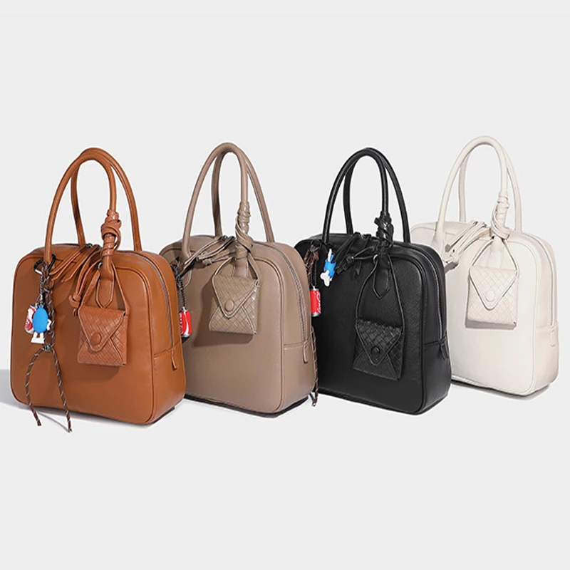 

2024 New Light Luxury Niche Fashion High-end Commuting Portable Bowling Shoulder Crossbody Boston Bag