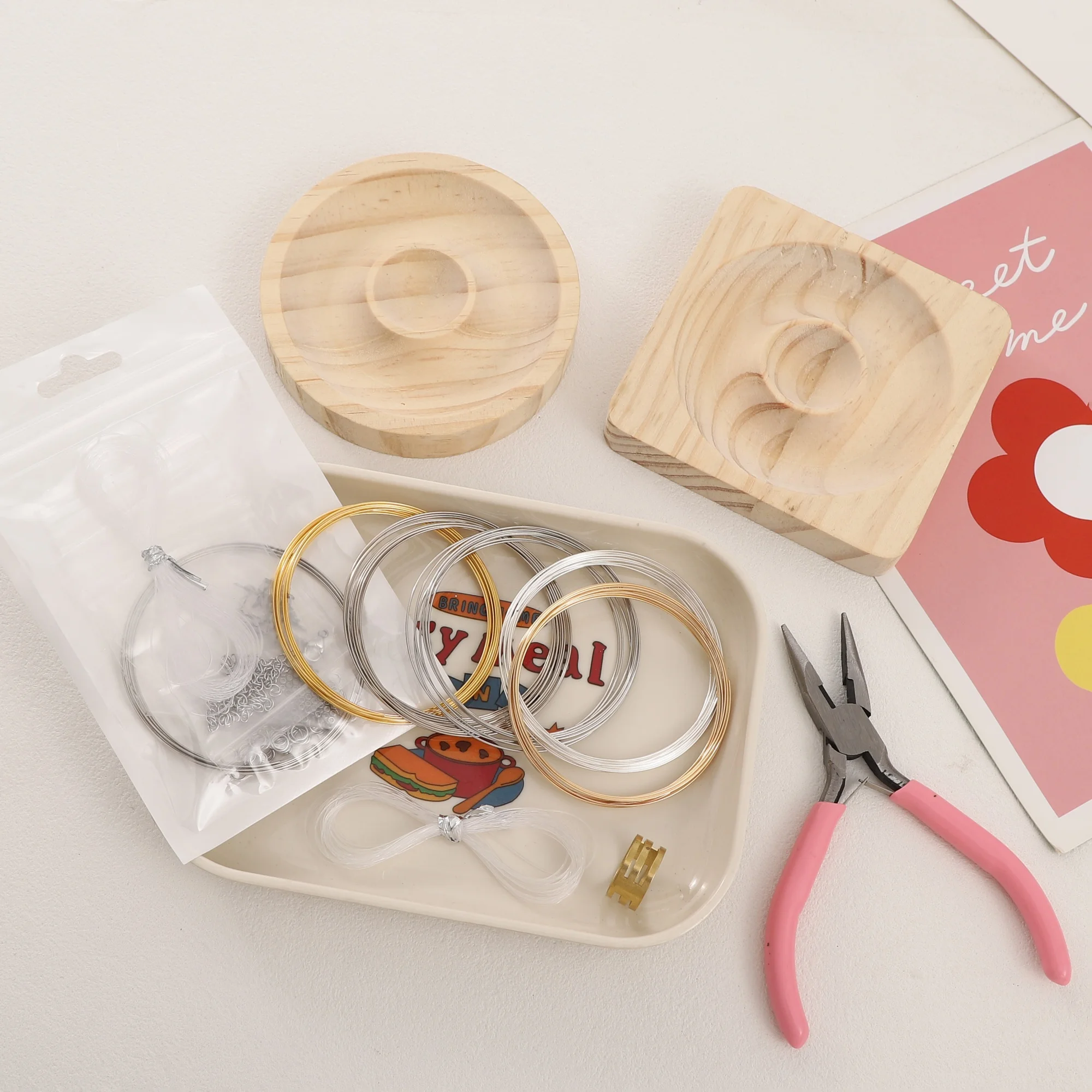 

Удобный для начинающих набор для изготовления бисера своими руками, рисовые бусины из нержавеющей стали, квадратный поднос и розовые плоскогубцы для изготовления браслетов и ожерелья