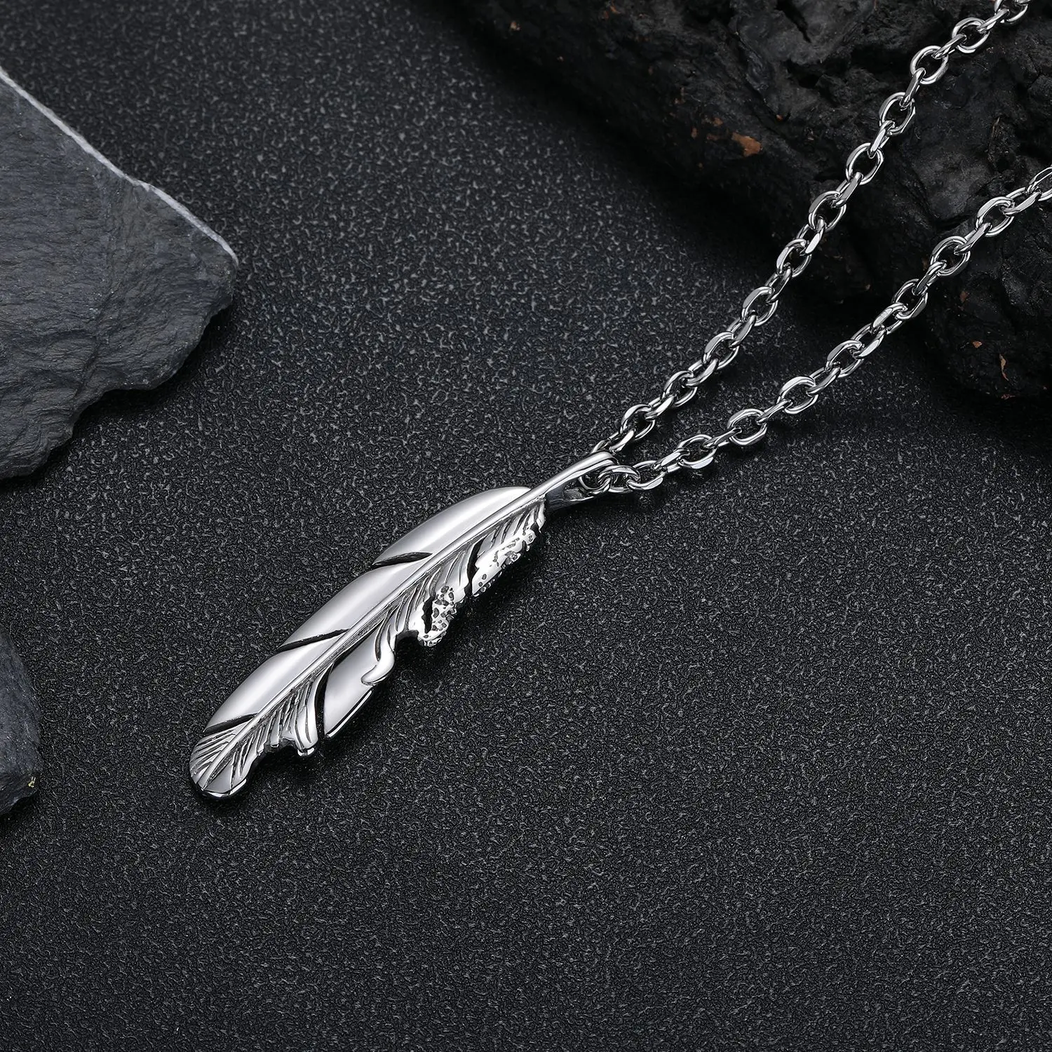 Stainless Steel Vintage Feather Tassel Multi-Element Creative Necklace Women and Men Hip-Hop Collarbone Chain Jewelry Accessory