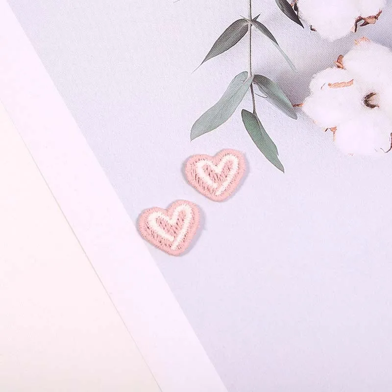 30 STKS Haarspeld hoed kleding decoratie accessoires schattige kleine patch stickers mode veelzijdige kleur polyester liefde borduurwerk