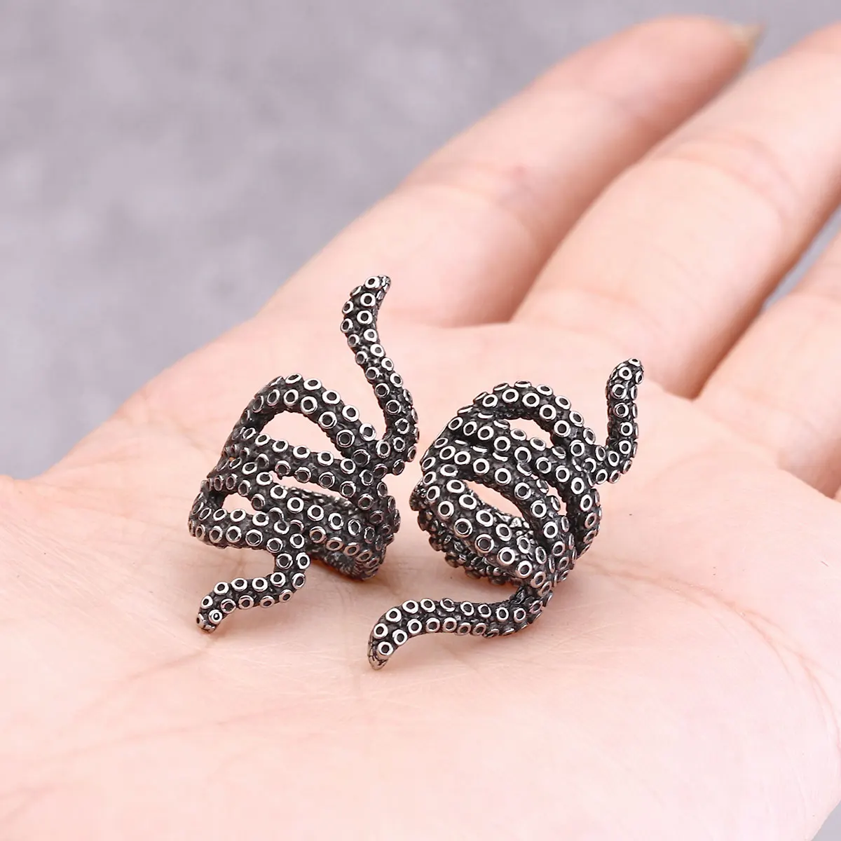 Kreatives Design, Oktopus-Tentacles-Clip-Ohrringe, schwarzer, gewehrplattierter Edelstahl, nicht durchdringend, Ohrmanschette, Schmuck, Geschenk für Mädchen