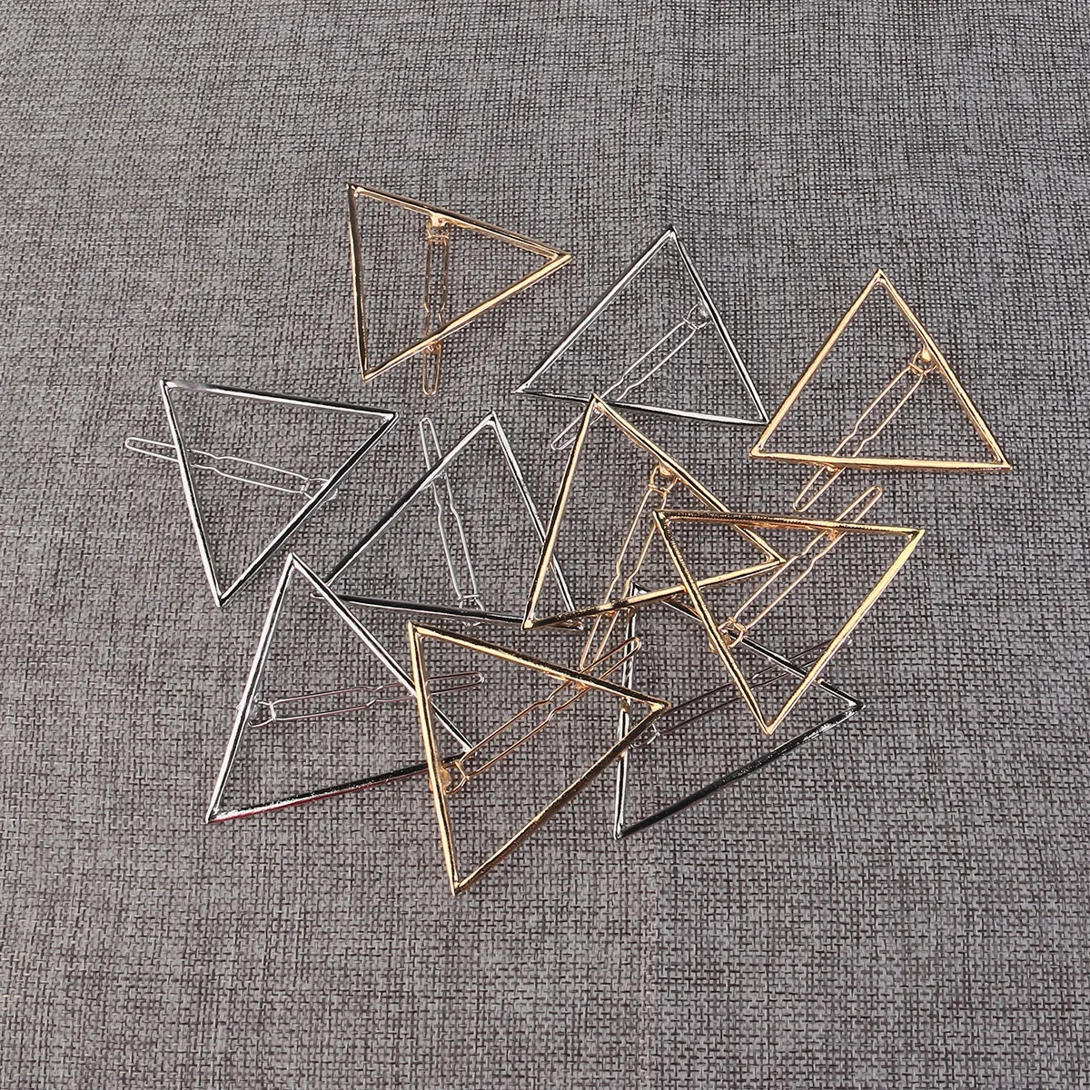 

Geometric Hair Clips Hollow Triangle Metal Alloy Hairpins Simple Elegant Headwear for Party Wedding Gift Hair Clip Clamp