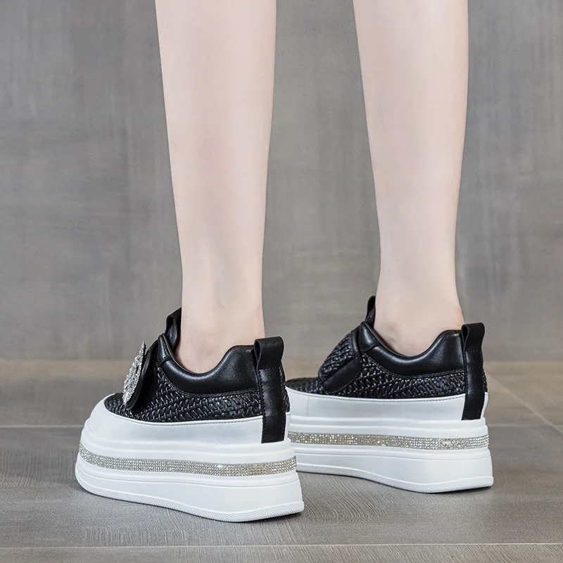 Board shoes 2026 Spring and Autumn white shoes women's sports and leisure round toe sponge cake thick soled women's shoes