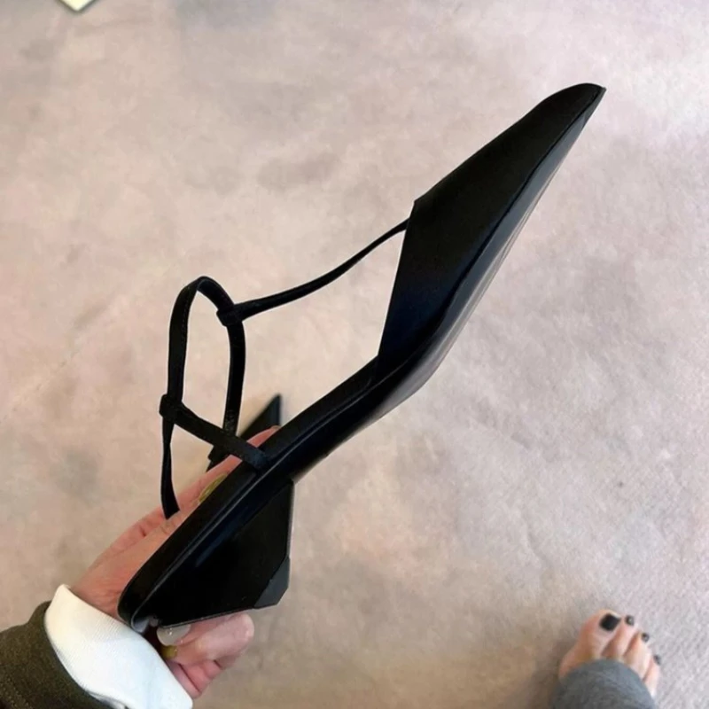 أحذية للنساء صنادل نسائية مثيرة بمقدمة مدببة مريحة بكعب منخفض صندل عصري بسيط متعدد الاستخدامات مقاس كبير