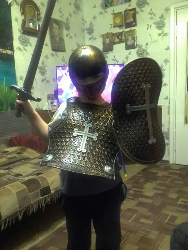 درع + درع + سيف + خوذة 4 قطعة/مجموعة بطل فارس/مصارع الهالوين المحارب للأطفال لعب الأدوار زي حفلة الصبي لعبة لعبة