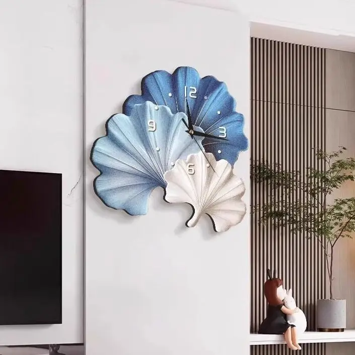 

Ginkgo leaf living room wall clock light luxury high-end living room dining table clock wall home use 2025 new silent wall clock