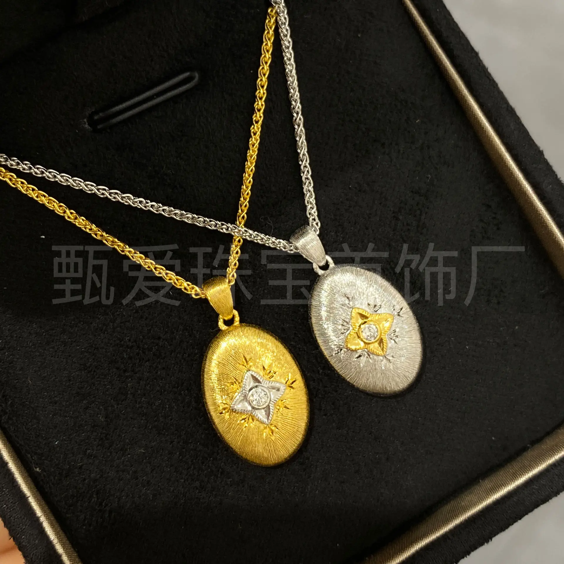 2025 Popular Ancient French Wire Engraved Gold Flower Necklace Women's Retro Double-sided Sand Gold High-end Pendant Spot Wholes