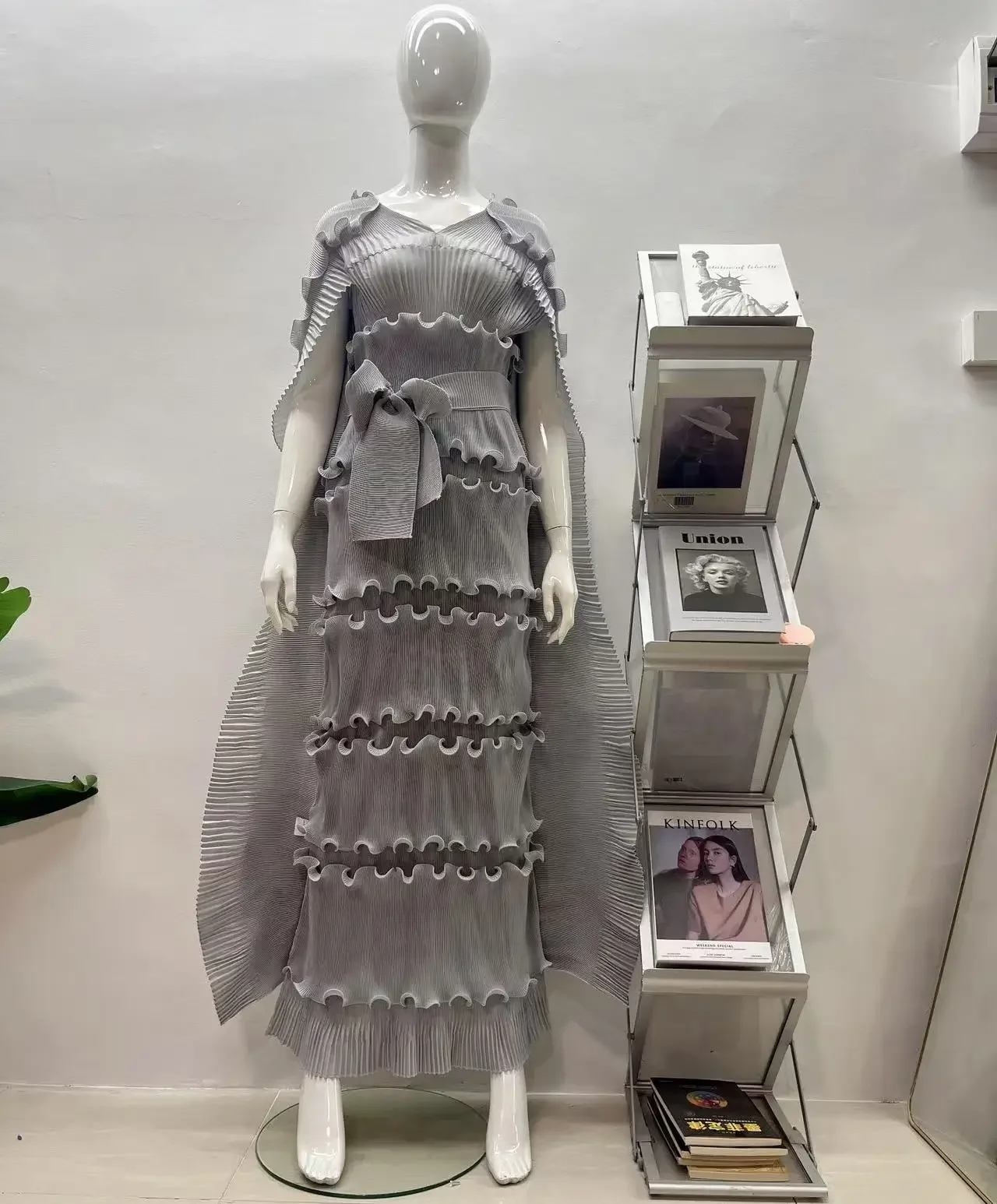 Miyake Solid Color V-neck Pleated French Three-dimensional Fungus Edge Cake Dress Women's Loose Long Dresses 2025 Spring New