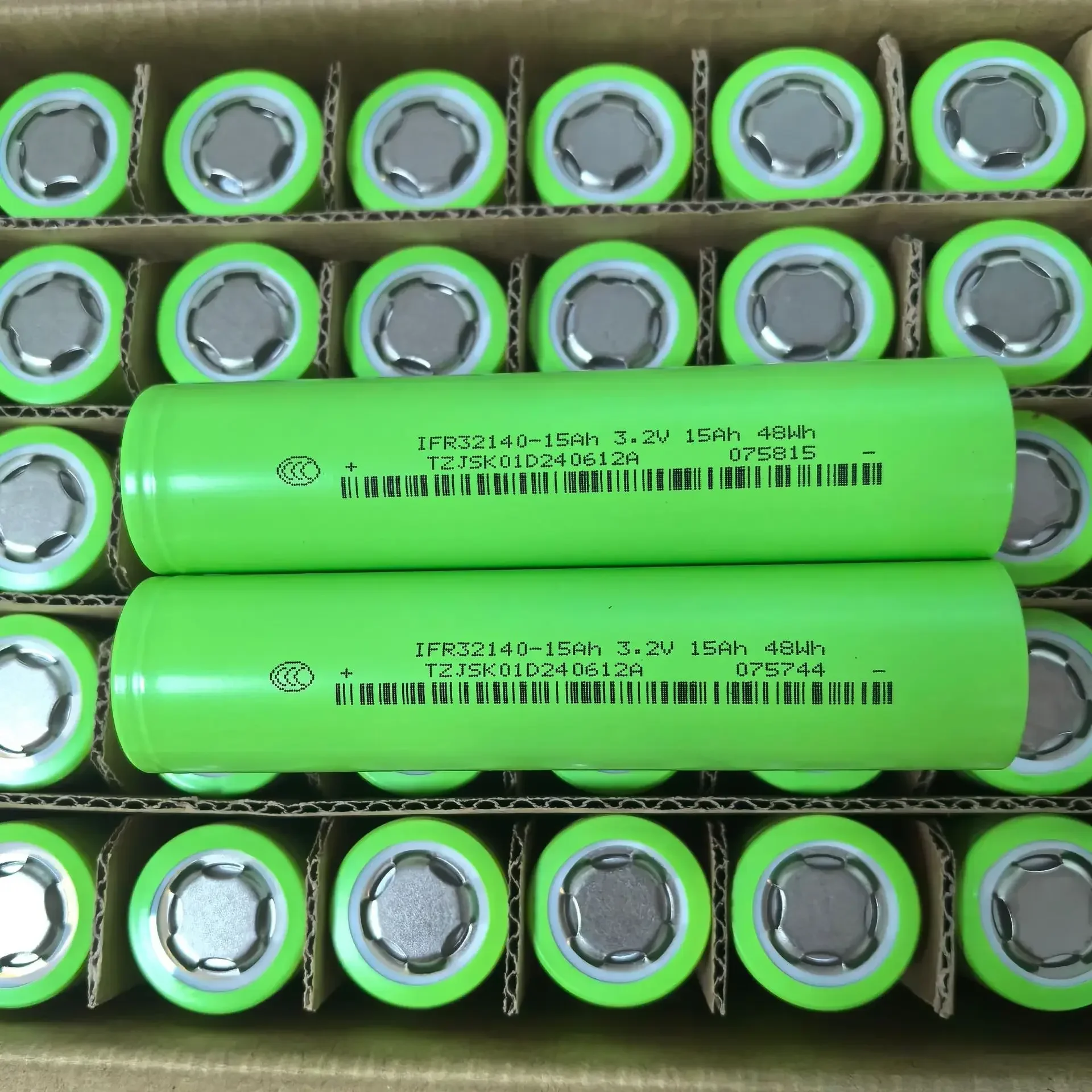 32140 Lifepo4 15Ah Battery 3.2V 48WH Large Capacity Scooter Battery Cell A-grade Lifepo4 32140 Eve for Assembling Battery Pack