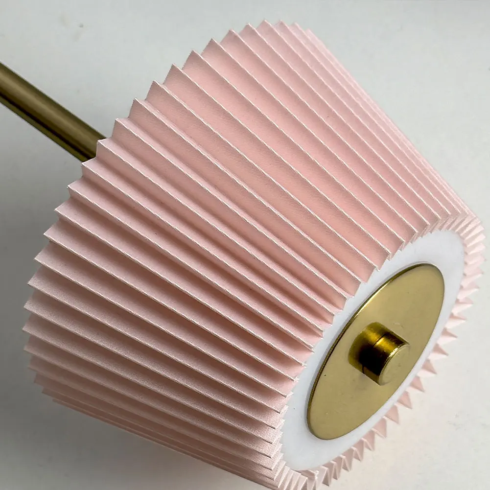 Piccola lampada da tavolo pieghettata lampada da comodino ricaricabile USB lampada da scrivania senza fili per camera da letto soggiorno Home Office Decor