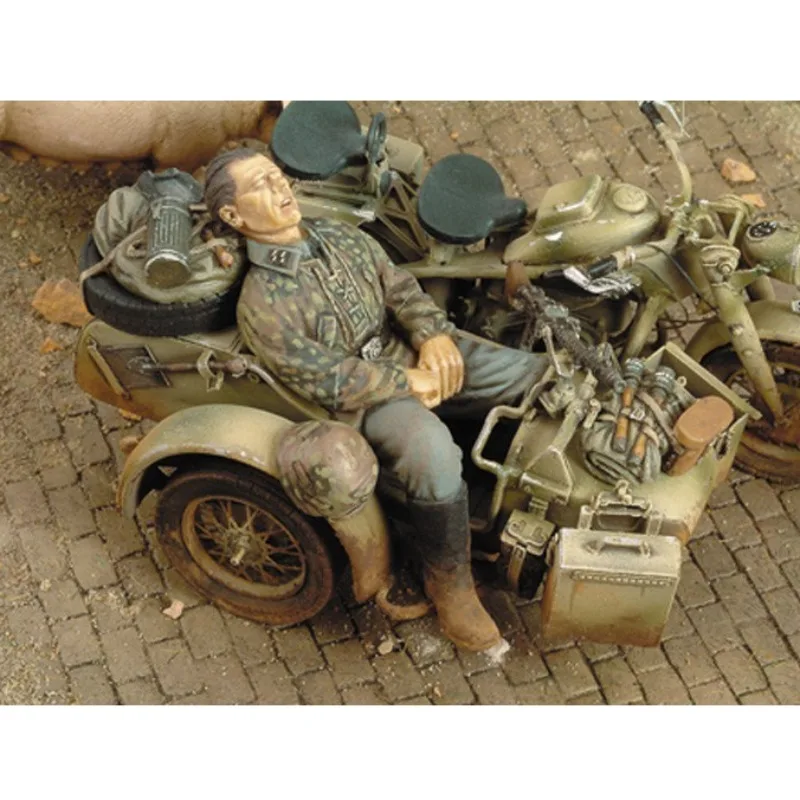 1/35 Scale Resin Figure Model Kit Military Hobby Miniature Sleeping Motorcycle Soldier Unassembled and Unpainted  N583