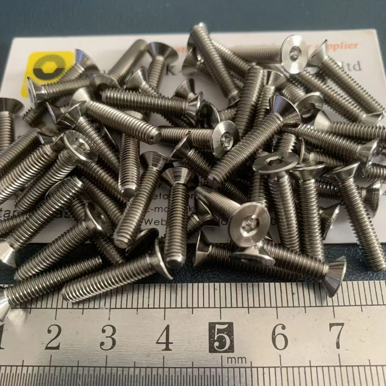 M4 * 8 10 12 14 16 18 20 25 مقبس سداسي من التيتانيوم غاطس/برغي برأس مسطح Gr5