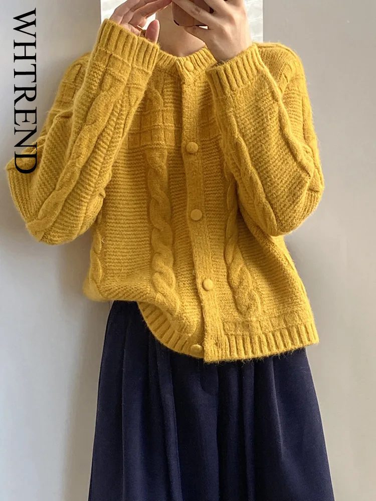 WHTREND Süße Rundhals Geknöpft Twist Stricken Pullover Für Frauen Herbst Winter Lose Stil Strickjacke Top WH2138