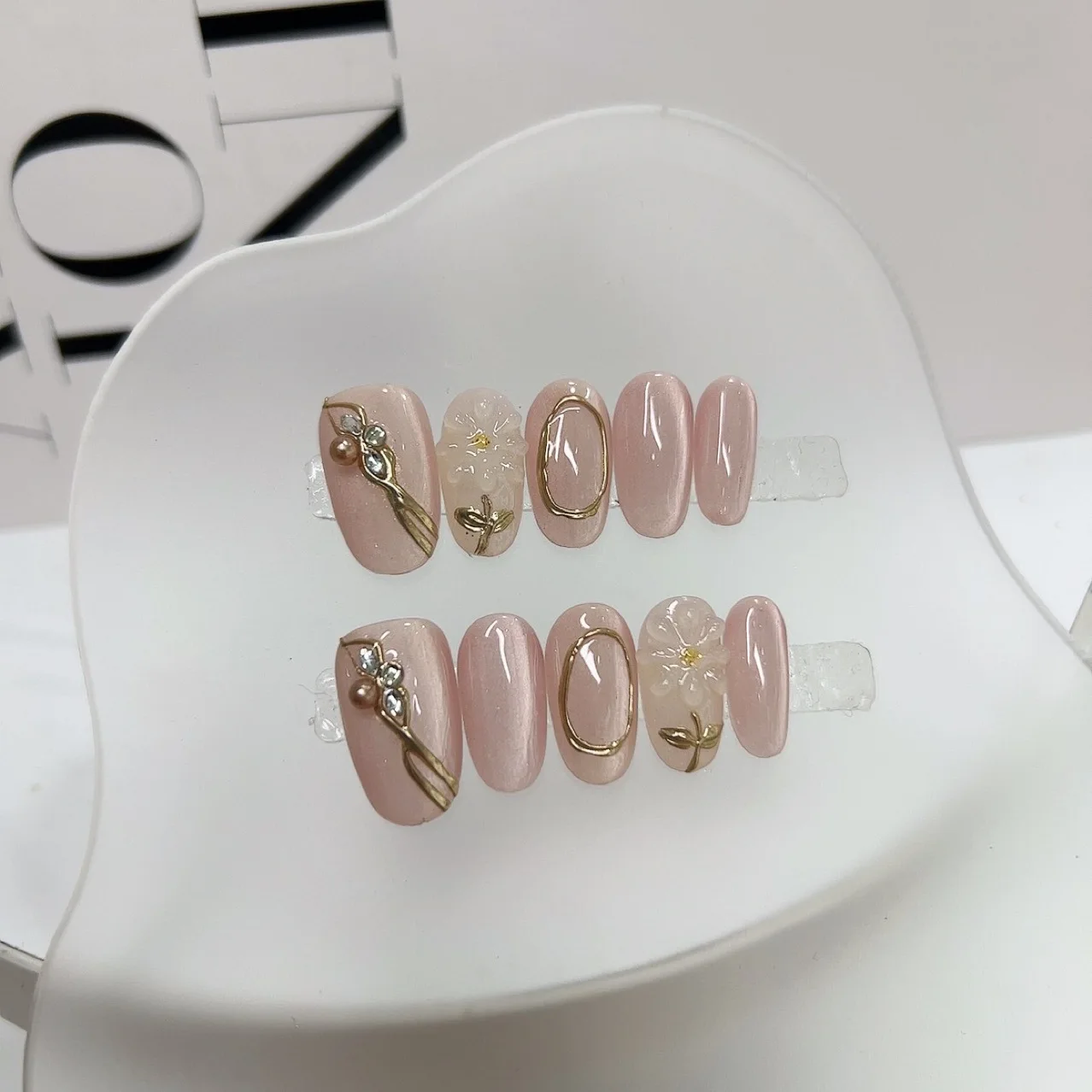 

10PCS Handmade Press on Nails 3D Flower Hand Drawn Stereoscopic Lines Fake Nails Pink Cat Eyes Short Elliptical Women's Nail Art