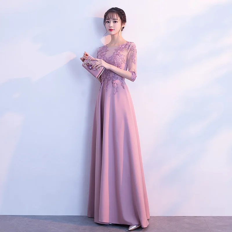 فستان كورال جديد لخريف 2025 للنساء بياقة على شكل v وأكمام طويلة أنيق طويل نمط الاجتماع السنوي فستان المضيف فستان خفيف أنيق