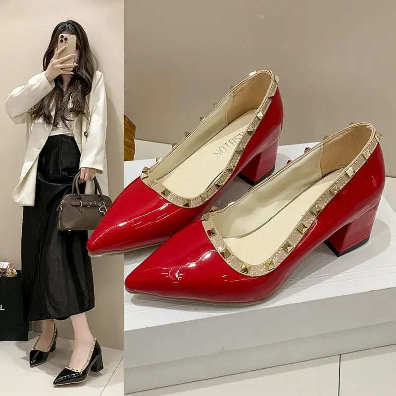 Große Größen Lackleder High Heels für Damen, Frühjahr 2026 Neuheit Französische Spitze mit Blockabsatz, Elegante High Heels mit flachem Ausschnitt