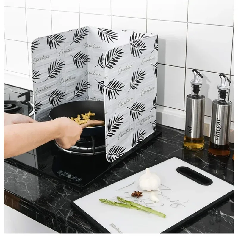 Aluminum Foldable Kitchen Gas Stove Baffle Plate Kitchen Frying Pan Oil Splash Protection Screen Oil Splash Proof  Kitchen Tools