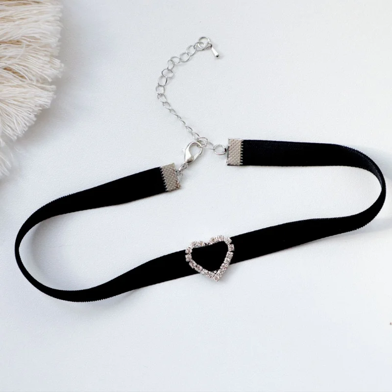 Korean Fashion Velvet Choker Necklace for Women Vintage Sexy Black Necklace with Pendants Gothic Girl Choker Neck Jewelry