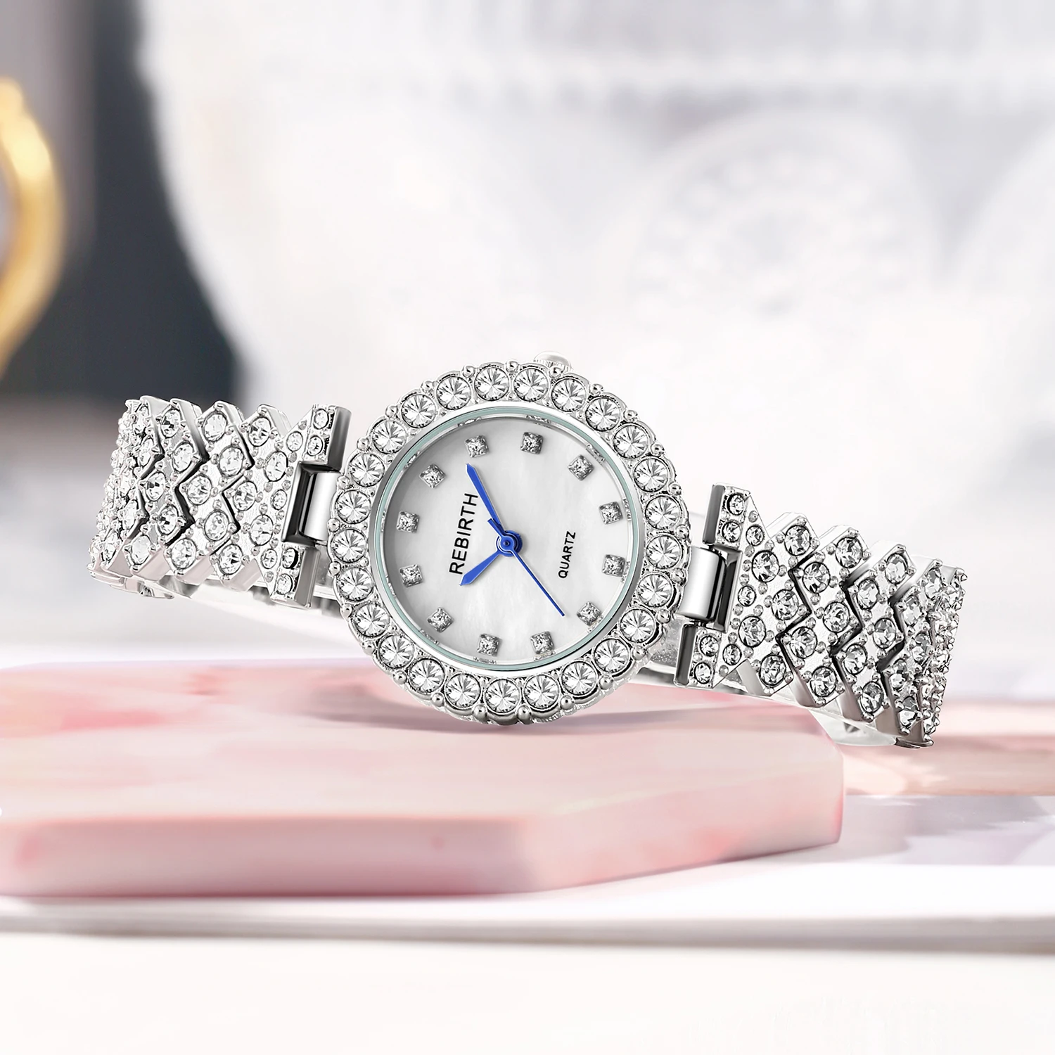 ساعة كوارتز كاجوال وبسيطة وفاخرة مرصعة بالألماس للنساء
