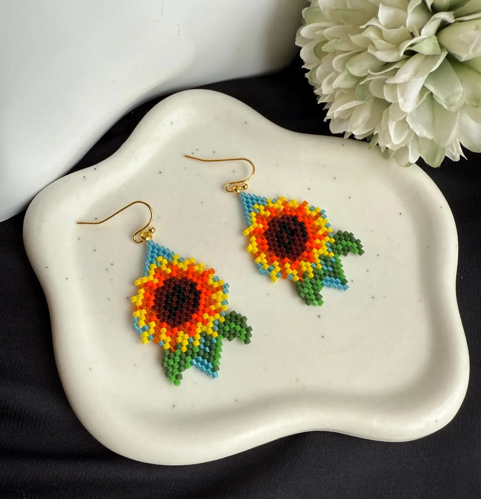 

Handmade Beaded Earrings Sunflower Versatile Pattern Hand-woven Fashion Gradient Color Female Bohemia Beaded Earrings for Women