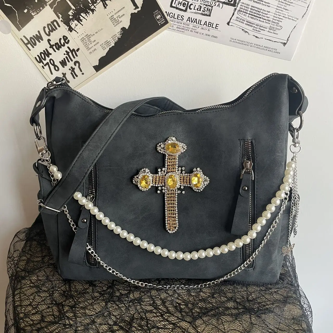 

Готическая панк-сумка через плечо с бриллиантовым крестом и жемчужной цепочкой, Y2K, большая вместительная сумка-тоут для поездок на работу, осенне-зимняя ретро-сумка для женщин